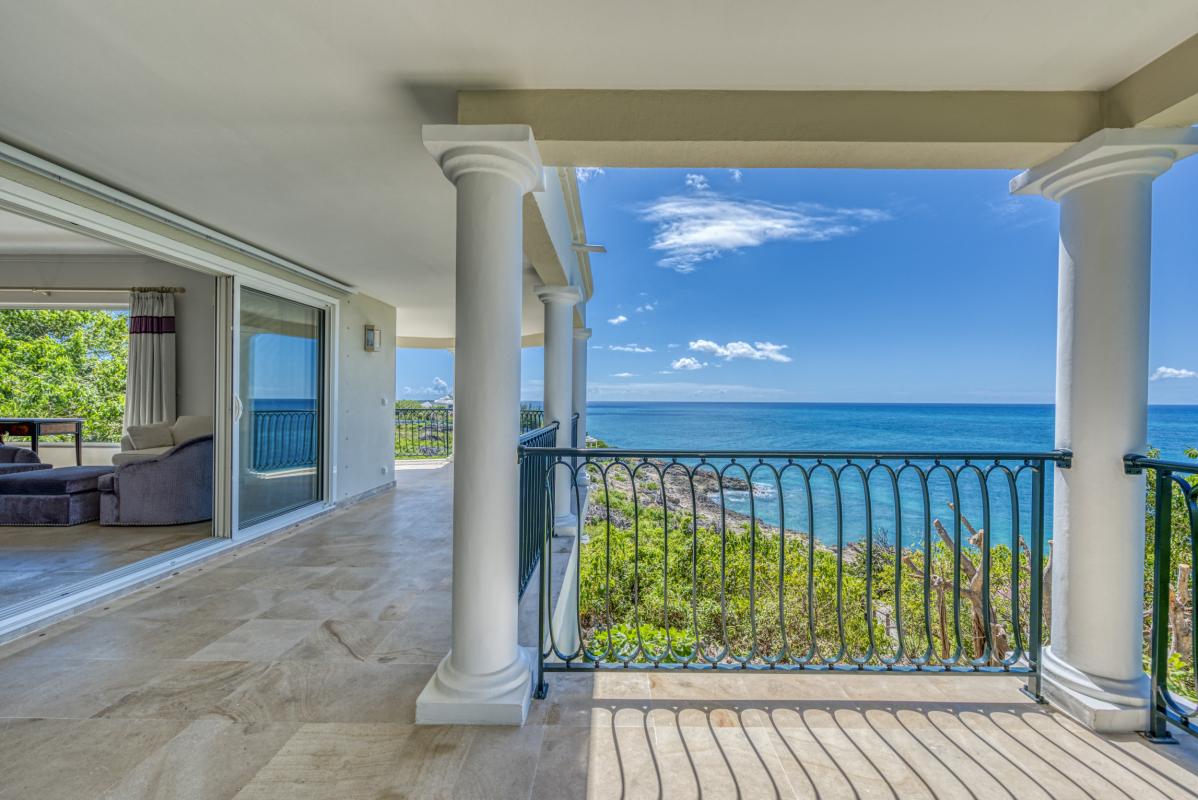 27 Location villa piscine vue mer Terres Basses Saint Martin_terrasse chambre 3
